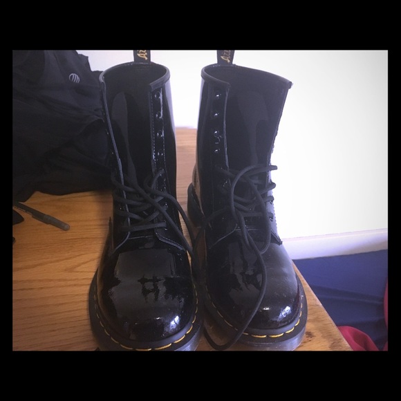 doc martens womens 1460 patent